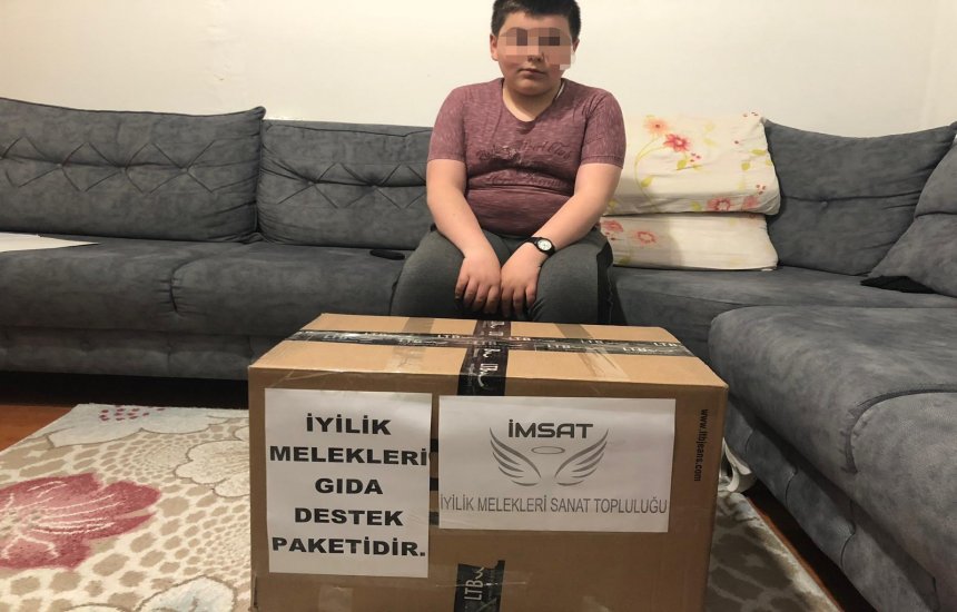 Engelliler sevgi ve şefkat ister, sevginizi ve şefkatinizi onlardan esirgemeyin..
