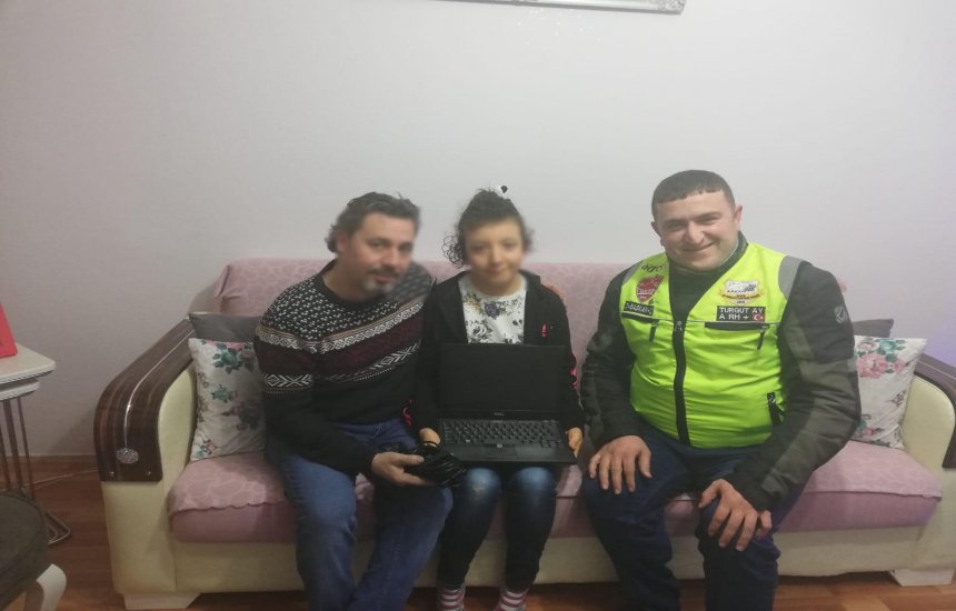 Cocuklarımız her zaman gülsün diye varız