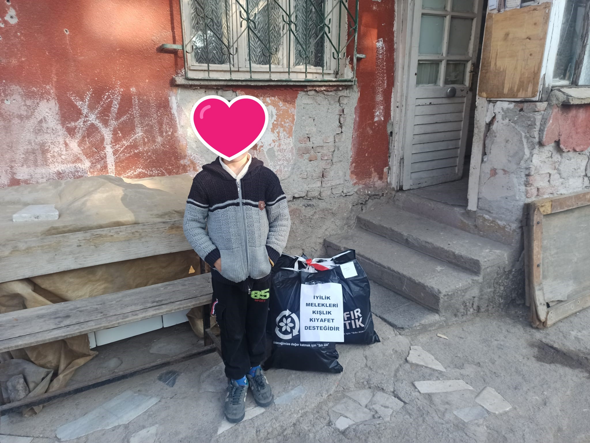 KIŞLIK KIYAFET DESTEKLERİMİZ SAHİPLERİNE ULAŞIYOR