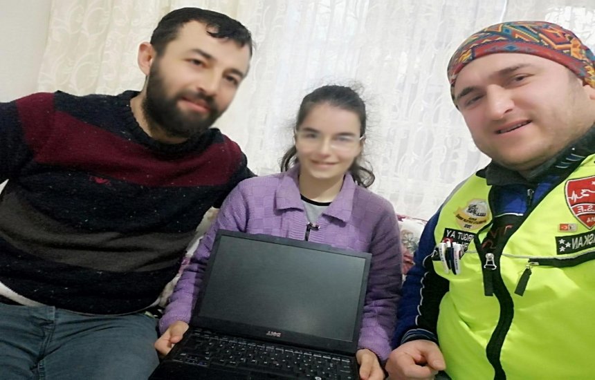Cocuklarımız her zaman gülsün diye varız